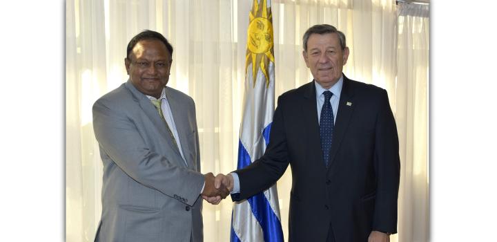 Canciller Nin Novoa con el Ministro de Comercio de Bangladesh, Tipu Munshi Canciller Nin Novoa con el Ministro de Comercio de Bangladesh, Tipu Munshi