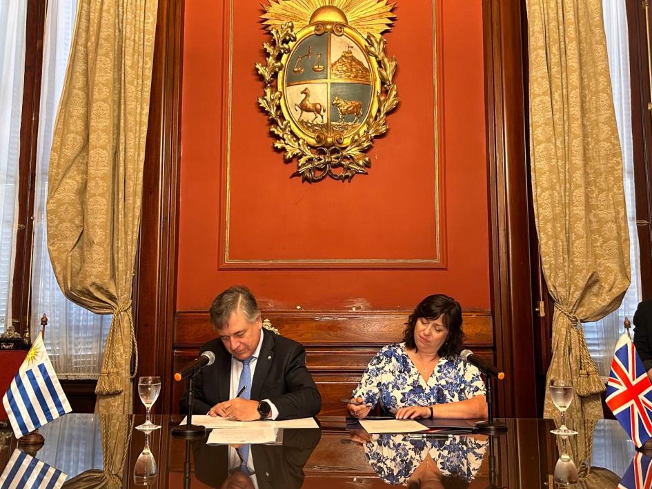 Uruguay y Reino Unido habilitan programa de Trabajo y Estudio para jóvenes entre 18 y 30 años Uruguay y Reino Unido habilitan programa de Trabajo y Estudio para jóvenes entre 18 y 30 años
