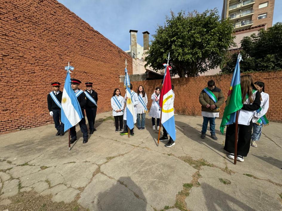 Acto en la Casa Histórica Cayetano Silva abanderados en el acto en la Casa Histórica Cayetano Silva