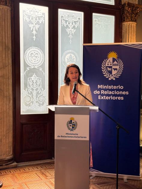 Día de la Amistad entre Uruguay y Perú La vicecanciller Csukasi hablando en el evento del Día de la Amistad entre Uruguay y Perú