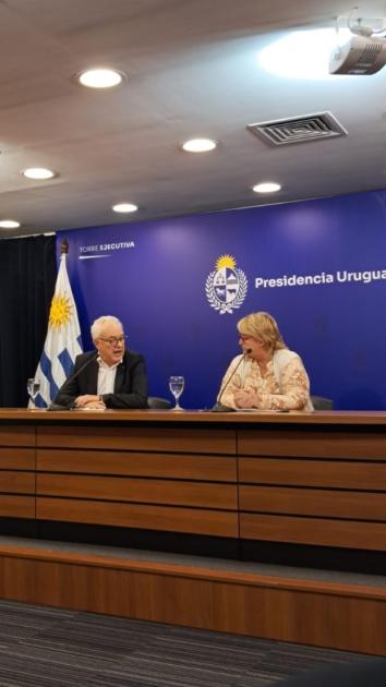 Mario Lubetkin y Sandra Lazo Mario Lubetkin y Sandra Lazo durante la conferencia de prensa