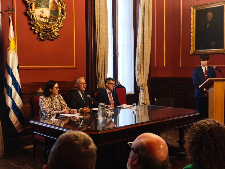 Mesa de autoridades junto al embajador Ojeda en su acto de candidatura