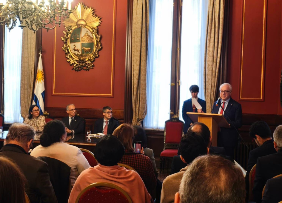 El canciller Lubetkin abriendo el acto de candidatura a la OPANAL