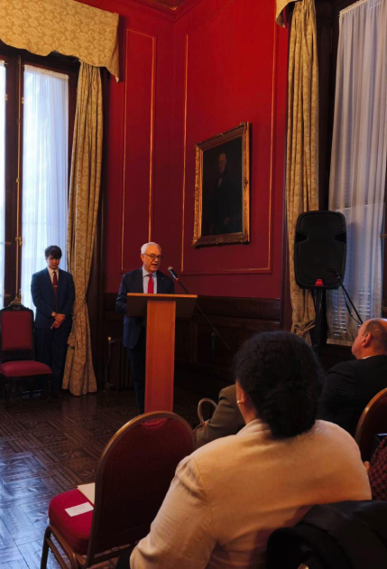 Ministro Lubetkin brindando oratoria en el acto de candidatura embajador Ojeda a la OPANAL