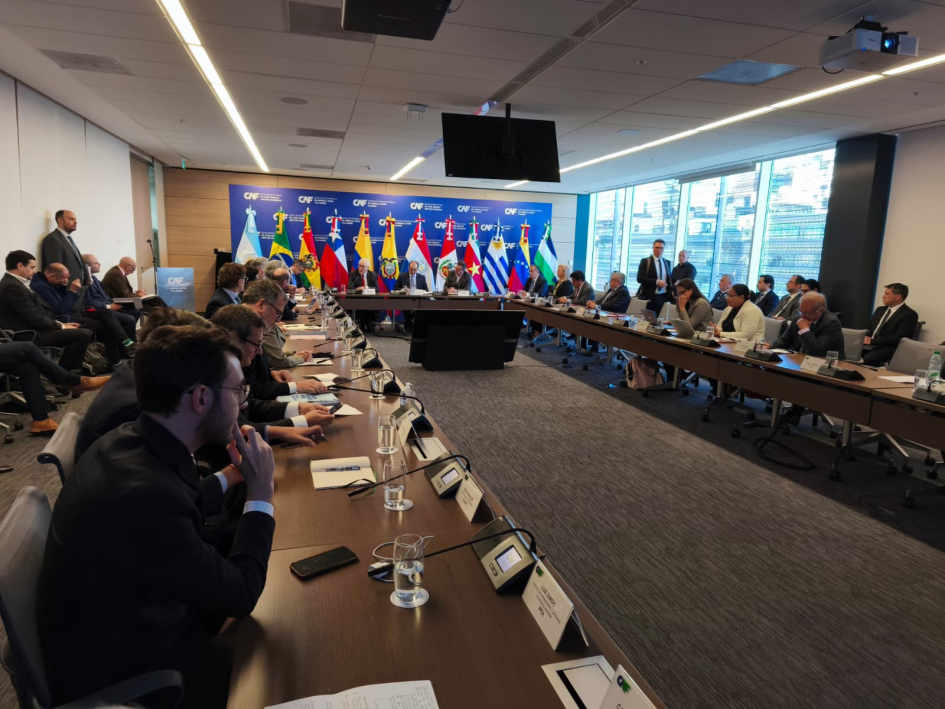 Mesa de presentación de la presidencia del Consenso de Basilia