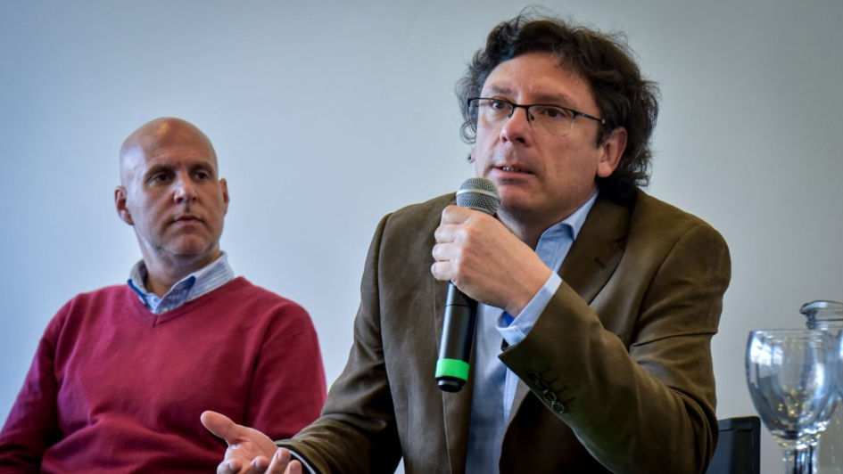 Coordinador del Área de Movilidad Humana del Gobierno de Canelones, Oscar Amigo Brindando oratoria coordinador del Área de Movilidad Humana del Gobierno de Canelones, Oscar Amigo