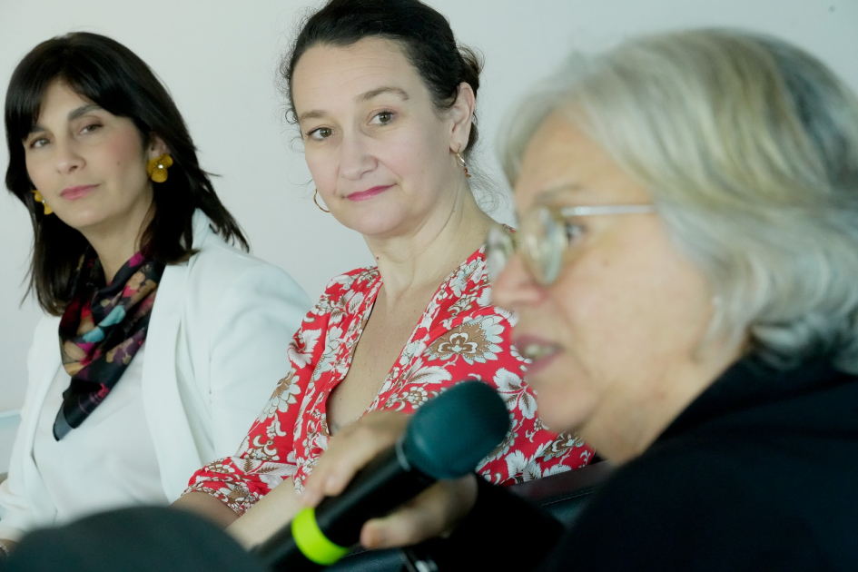Mónica Xavier exponiendo en la jornada Mujeres líderes Uruguay–Chile