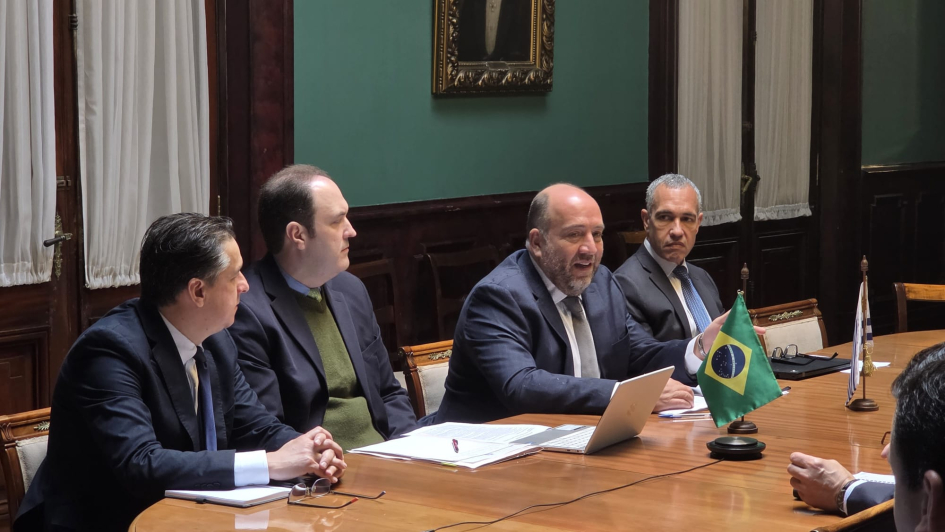 Reunión de Alto Nivel de la Nueva Agenda de Cooperación y Desarrollo Fronterizo Uruguay – Brasil Reunión de Alto Nivel de la Nueva Agenda de Cooperación y Desarrollo Fronterizo Uruguay – Brasil