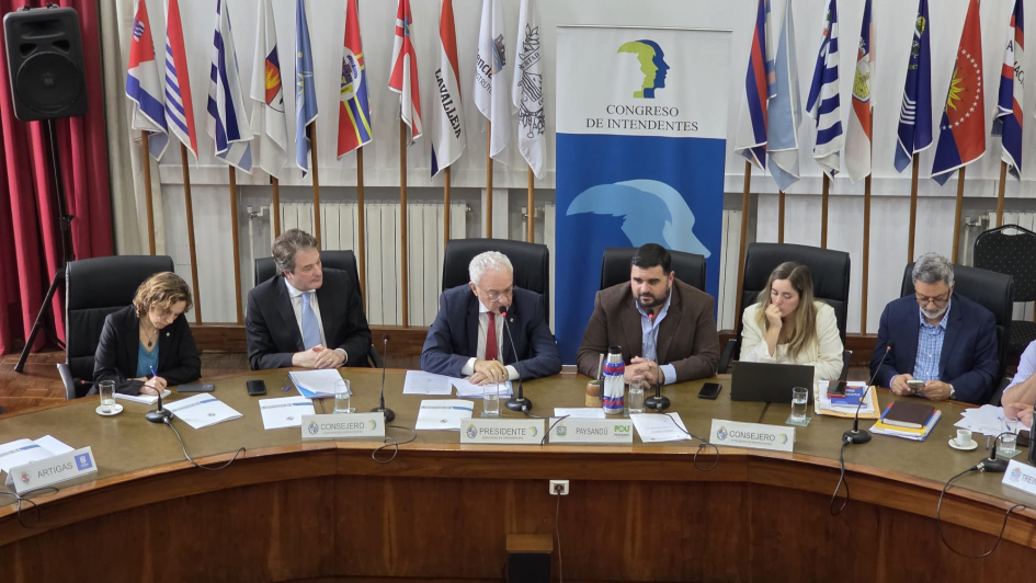 Mesa de autoridades en el Congreso de Intendentes