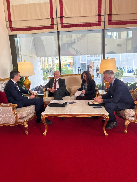 Lubetkin con el nuevo administrador global del PNUD, Alexander de Croo. Lubetkin con el nuevo administrador global del Programa de la Naciones Unidas para el Desarrollo