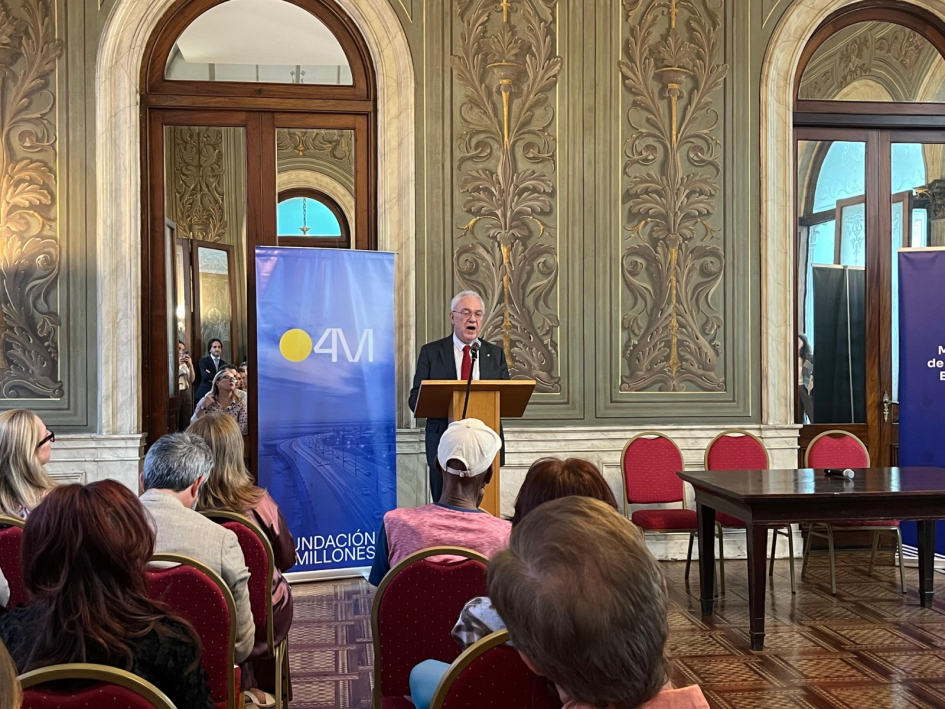 Canciller Mario Lubetkin en el lanzamiento de la Fundación 4 millones