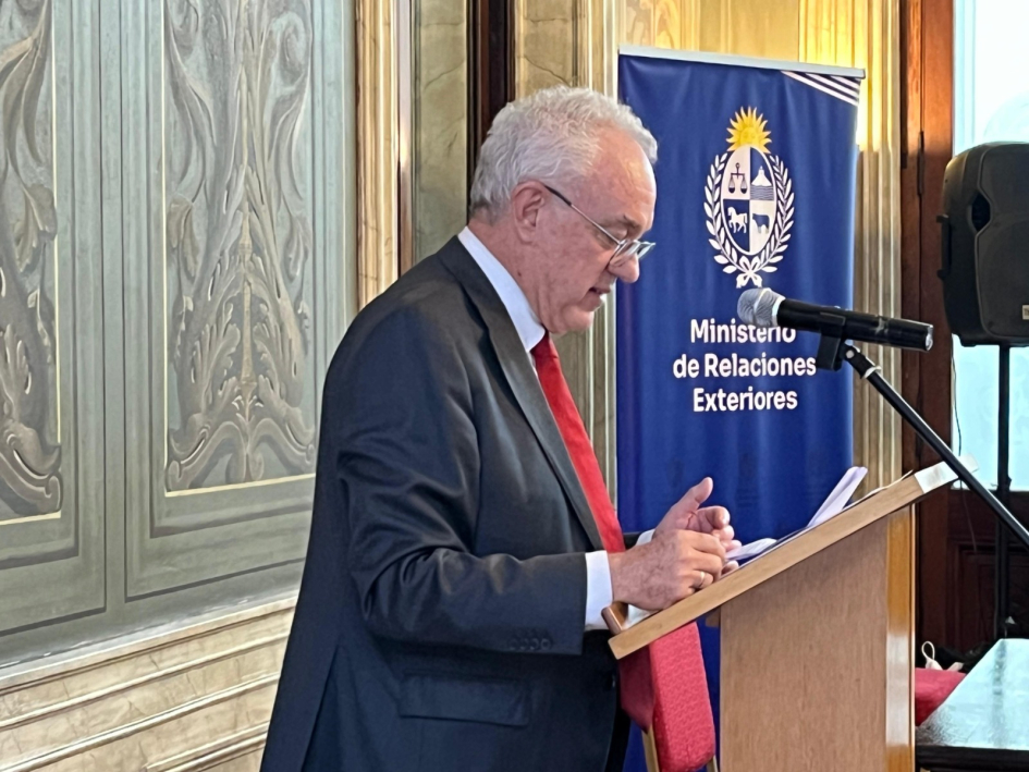 Canciller Mario Lubetkin durante el lanzamiento de la Fundación 4 millones