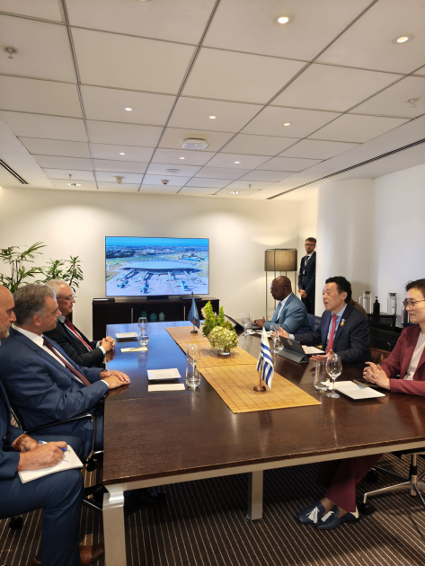 Reunión del presidente Orsi y el ministro Lubetkin con el director General de FAO, Qu Dongyu