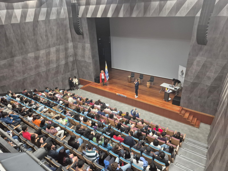 Clase magistral y presentación musical en el Teatro NEA de la Universidad Nacional de Colombia Clase magistral y presentación musical en el Teatro NEA de la Universidad Nacional de Colombia