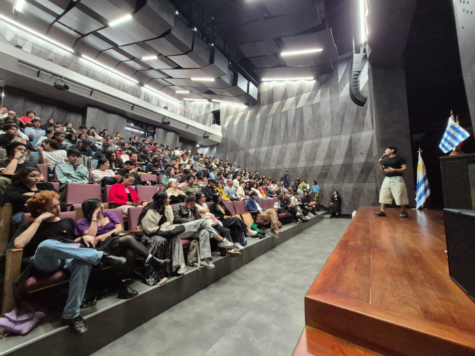 Clase magistral y presentación musical en el Teatro NEA de la Universidad Nacional de Colombia Clase magistral y presentación musical en el Teatro NEA de la Universidad Nacional de Colombia