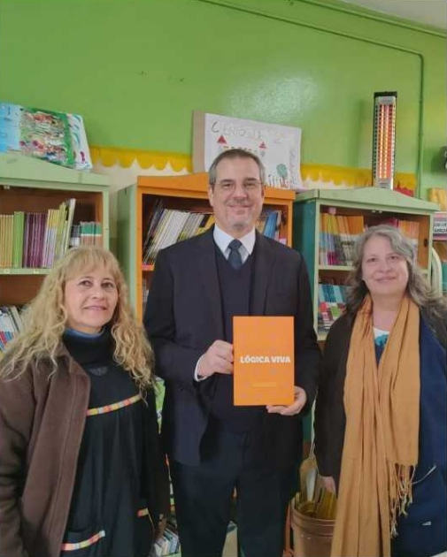 Foto de la visita del cónsul general a la escuela Dr. Carlos Vaz Ferreira en el año 2025