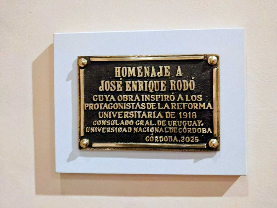 foto de la placa homenaje José Enrique Rodó