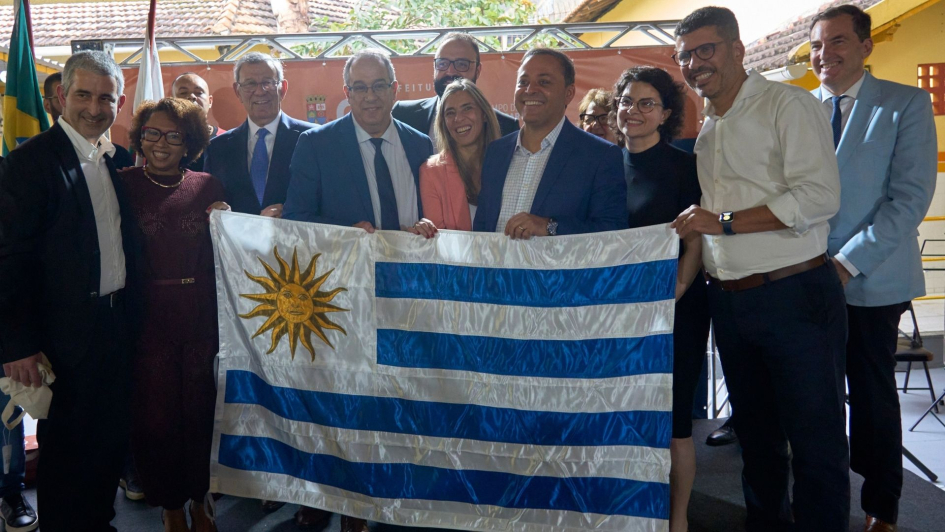 Inauguración de la primera escuela bilingüe español-portugués de Niterói Inauguración de la primera escuela bilingüe español-portugués de Niterói