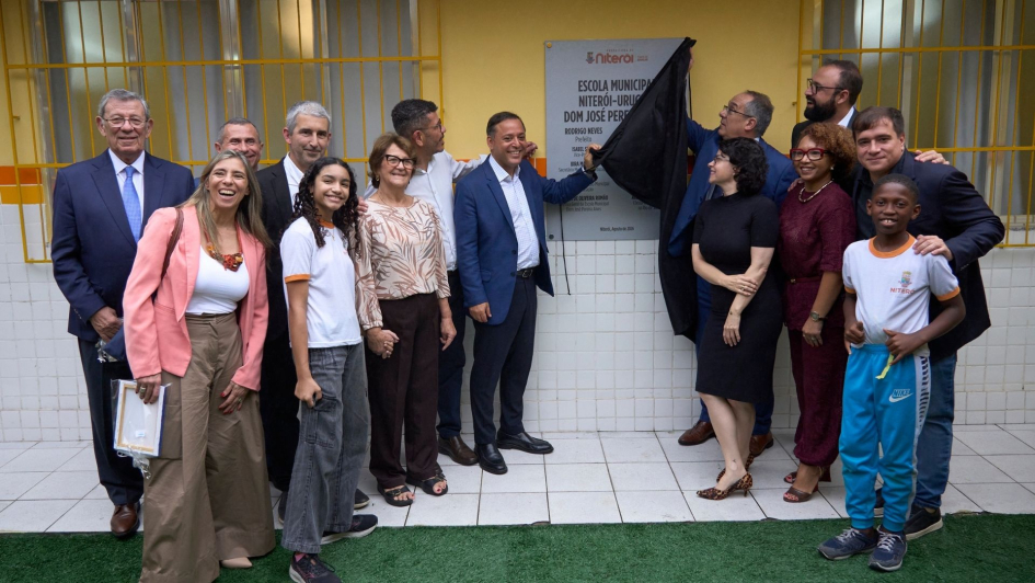 Inauguración de la primera escuela bilingüe español-portugués de Niterói Inauguración de la primera escuela bilingüe español-portugués de Niterói