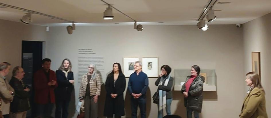 Palabras iniciales, previas a realizar el recorrido por la muestra sobre J. T. García Foto de la intervención inicial del Director del Museo Superior de Bellas Artes.