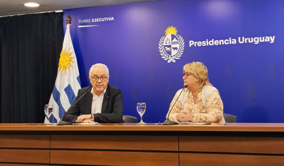 Mario Lubetkin y Sandra Lazo Mario Lubetkin y Sandra Lazo durante la conferencia de prensa