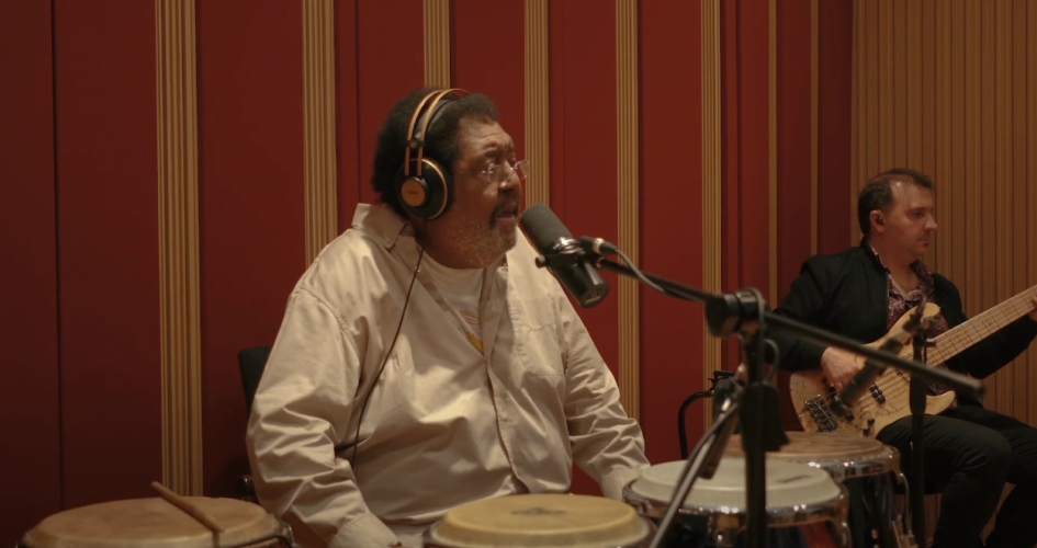 Ruben Rada cantando