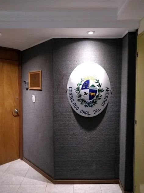 Foto de la puerta de acceso a la Oficina Consular actual