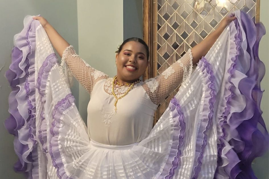 Bailes, música y cantos guaraníes en el Palacio Santos Bailes, música y cantos guaraníes en el Palacio Santos