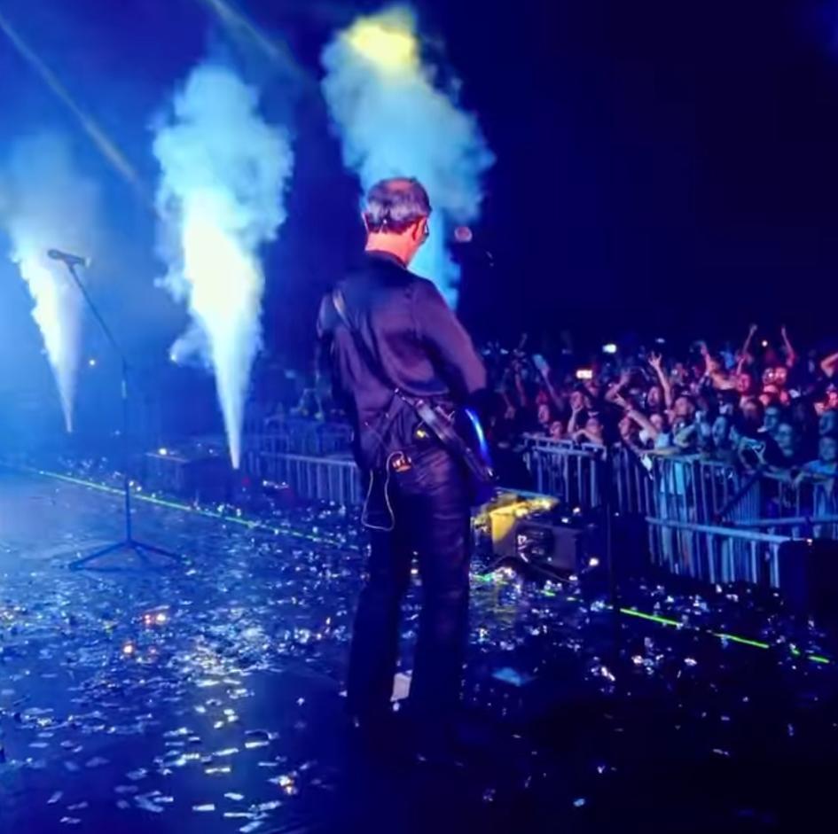 El Cuarteto de Nos en el escenario en Colombia