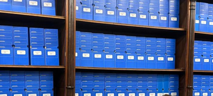 Archivos en estantes