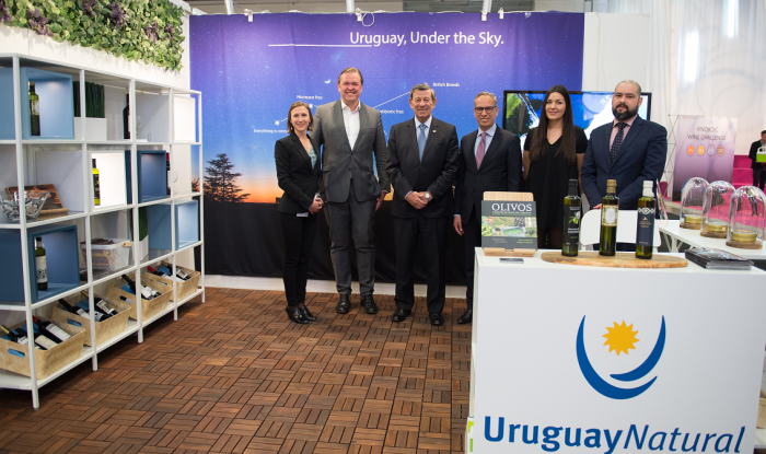 Imagen del stand de la embajada de Uruguay