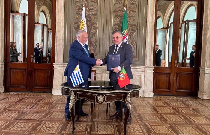Uruguay y Portugal firman Acuerdo sobre un programa de Vacaciones y Trabajo Uruguay y Portugal firman Acuerdo sobre un programa de Vacaciones y Trabajo
