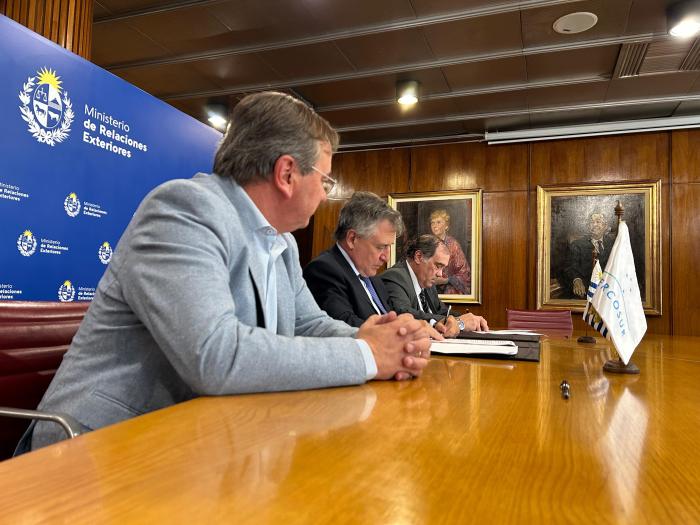 Gobierno recibirá fondos no reembolsables para rehabilitar rutas 6 y 44