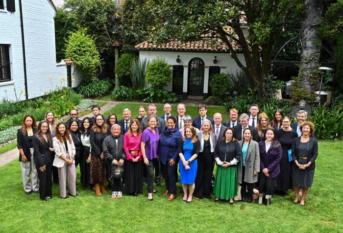 Grupo de Amigos en Colombia sobre Niñez y Conflictos Armados Grupo de Amigos en Colombia sobre Niñez y Conflictos Armados