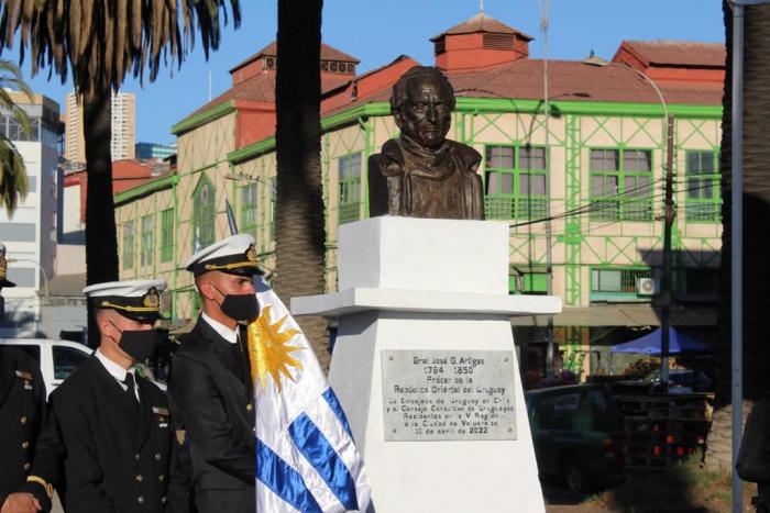 Inauguración del busto a José Gervasio Artigas en Valparaíso