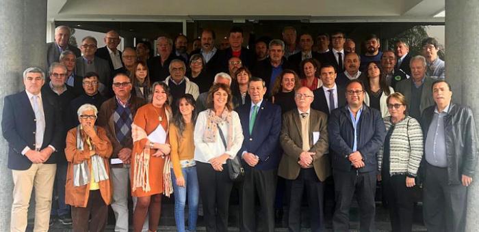 Canciller Nin Novoa en foto grupal con participantes del seminario “Situación actual y desafíos para el desarrollo de la Cuenca del Río Uruguay” Canciller Nin Novoa en foto grupal con participantes del seminario “Situación actual y desafíos para el desarrollo de la Cuenca del Río Uruguay”