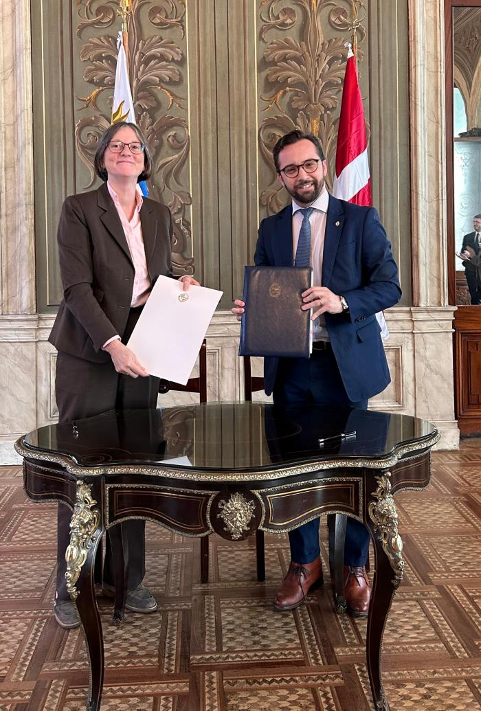 The two authorities show the signed document