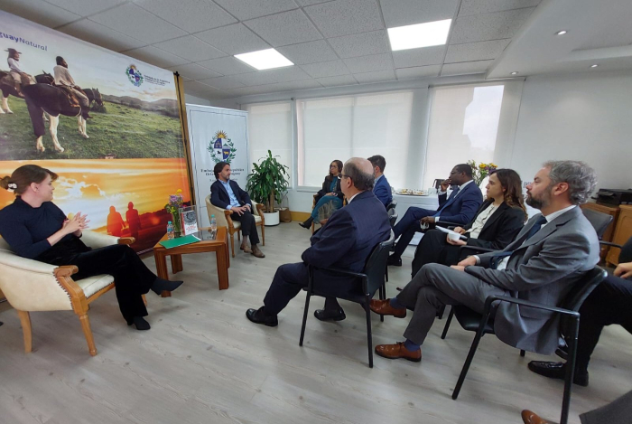 Conversatorio en la sede de la Embajada