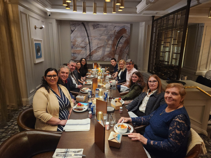 Cena con la comunidad en Halifax