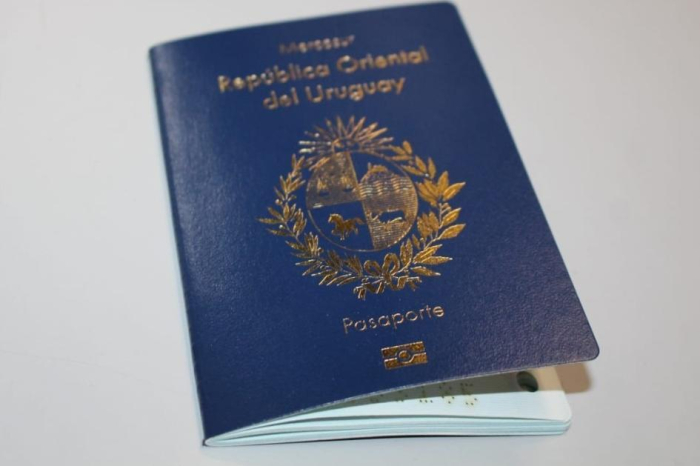 Foto de un pasaporte uruuguayo