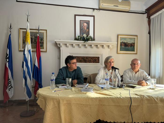 Lisi Rodenas, Fernando Expósito y Gustabo Battistoni exponiendo