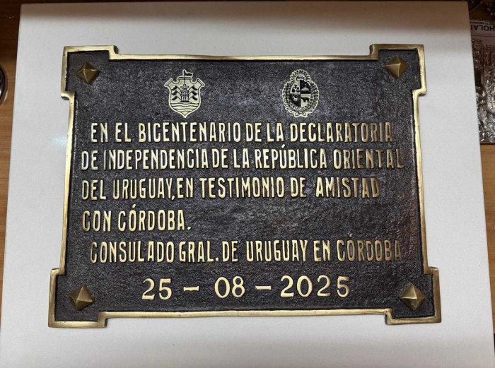 Placa conmemorativa Bicentenario de la Declaratoria de la Independencia de Uruguay (2025)