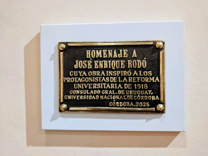 foto de la placa homenaje José Enrique Rodó