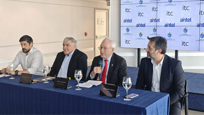 Cancillería firma acuerdo con ANTEL e ITC