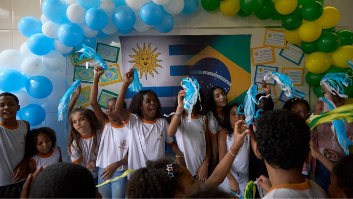 Inauguración de la primera escuela bilingüe español-portugués de Niterói