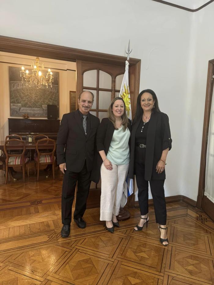 Adriana Enebú, Jorge Galatti y la Cónsul Cecilia Otegui