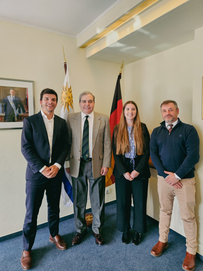 Cofundador de Qubika y equipo de la Embajada