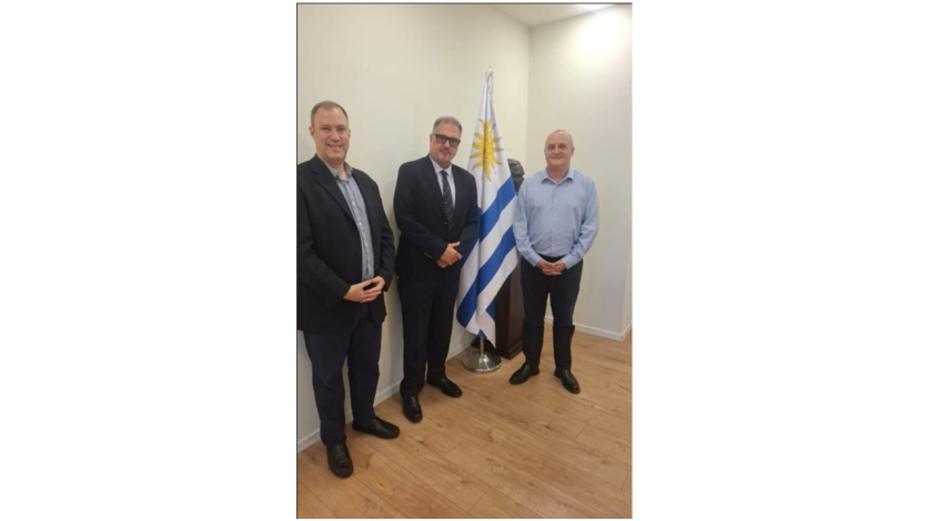 Embajador Etchevarren junto a Winner Erez y Elie Pieprz 