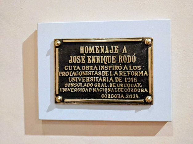 foto de la placa homenaje José Enrique Rodó