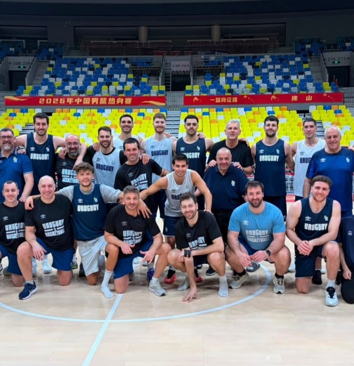 Foto completa de la delegación durante uno de los entrenamientos en China